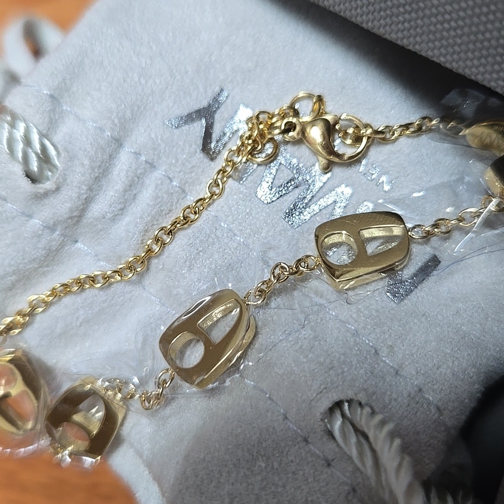 Luna Chic Gold Chain Bracelet Brand New - Picture 3 of 10